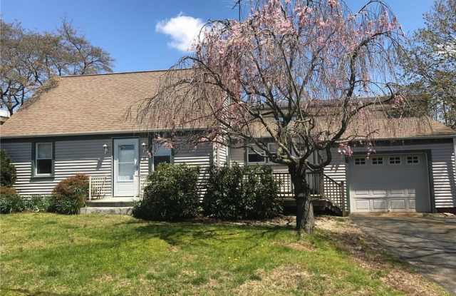 14 Renzulli Road - 14 Renzulli Road, Norwalk, CT 06851