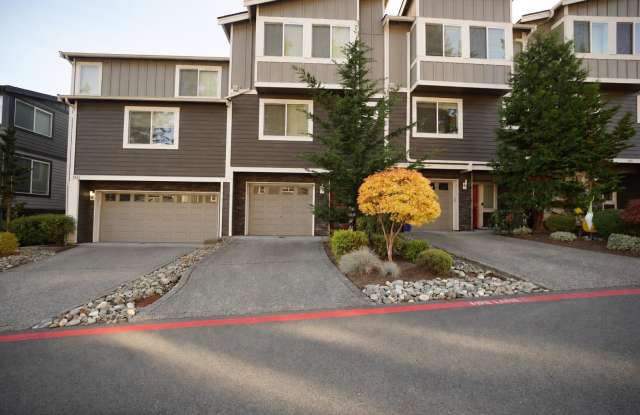 Beautifully Updated Everett Home with Modern Finishes & Extended 2-Car Garage Gallery 1