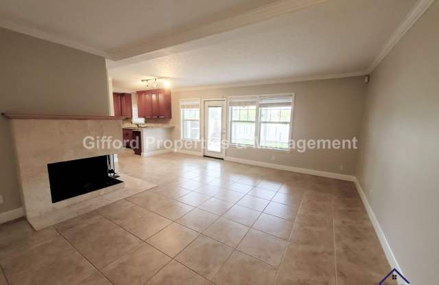 2BR/2BA Riverfront Luxury Condo Gallery 3