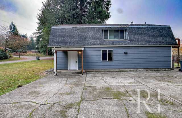 Fully Renovated Lower Unit with Tons of Storage  Extra Parking in Port Orchard - 1308 Russell Avenue Southeast, Parkwood, WA 98366
