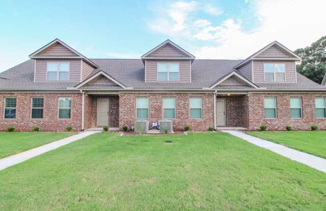 4 BR - 3 Baths - Cable, Internet  Lawn care Included! photos photos
