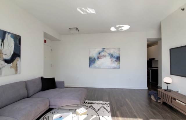 113 W Wacker Dr Gallery 2