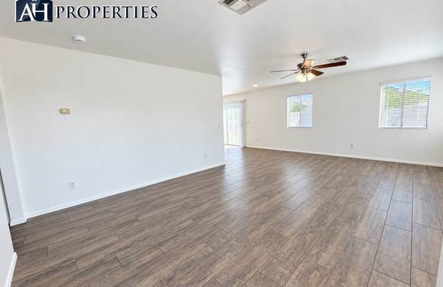 Freshly renovated cul-de-sac corner lot home Gallery 4