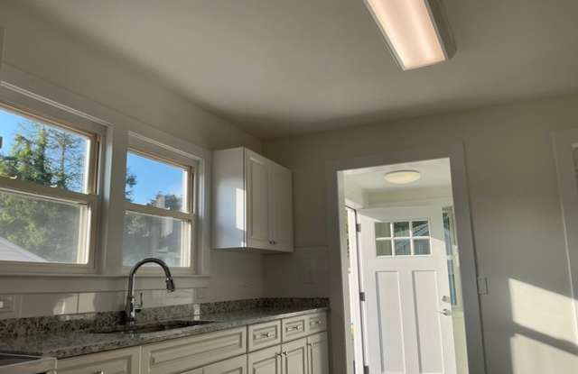 Completely renovated 3-bedroom Home in Cromwell photos photos