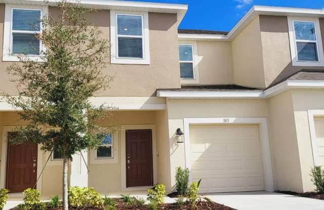 3 Bedroom/2.5 Townhouse For Rent in St. Cloud, FL $300 Credit to move in photos photos