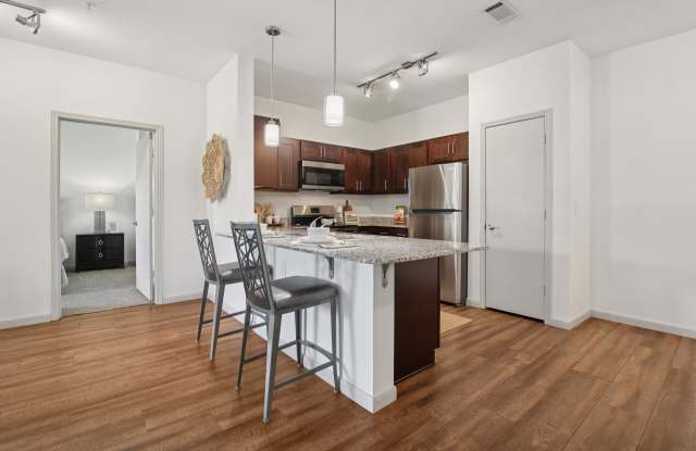 Crenshaw Grand Apartments Gallery 3