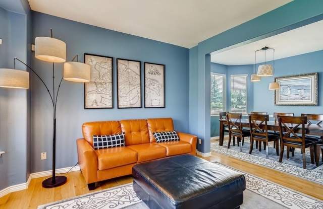 5 Bedroom 3 Bath single family home in Aurora Gallery 3
