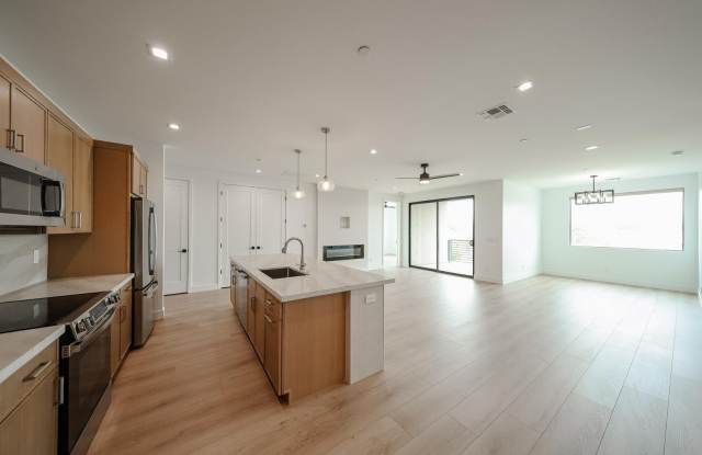 15006 N Ivory Gallery 4