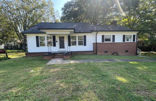 Large 3 bedroom 2 bathroom house with office available photos photos