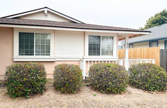 Lovely 3 Bedroom 2 Bathroom Available Now! photos photos