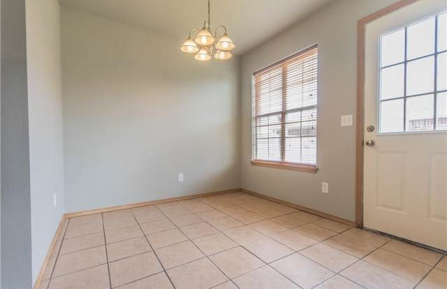 2755 Carondolet Street Gallery 4
