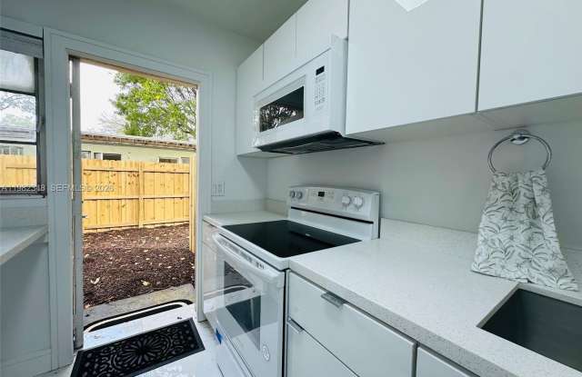 407 Se 14th Ct SE 14th Ct photos photos