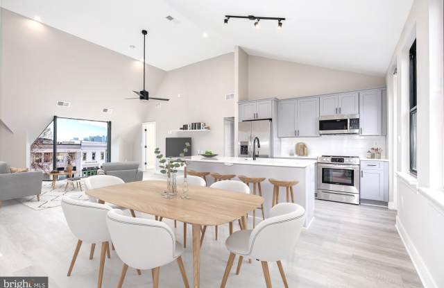 3325 M Street NW unit: Two photos photos