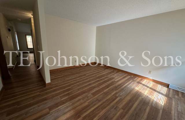 Elegant 3 Bedroom Home Near Peace Haven – Top Schools  Private Deck! Gallery 4