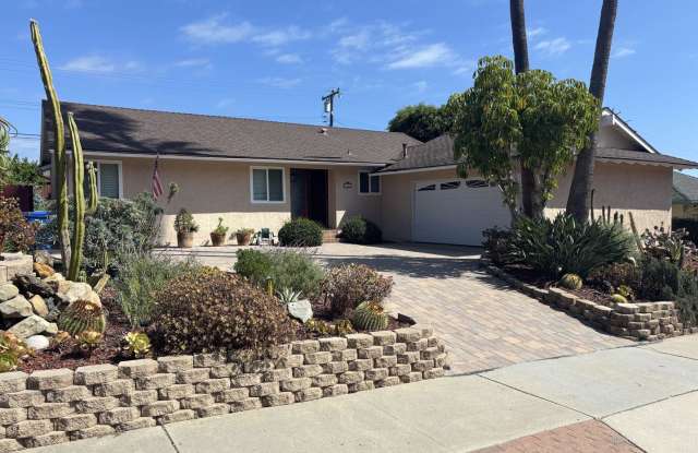 3 Bed, 2 Bath Home With Pool Gallery 1