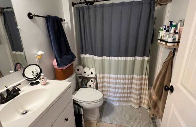 Well Maintained Condo at Creekside Gallery 4