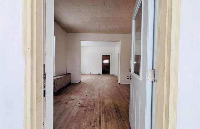 605 Ellis Avenue South - 1 Gallery 3