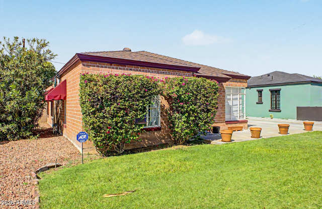 1326 E PALM Lane Gallery 4