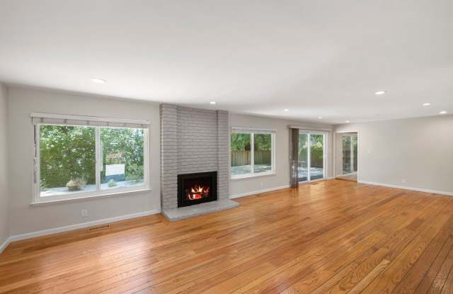 Spacious Menlo Park Retreat with 6 Bedrooms on Rare Oversized Lot! photos photos