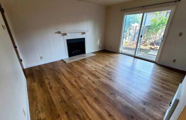 126 Lloyd Ct Gallery 2