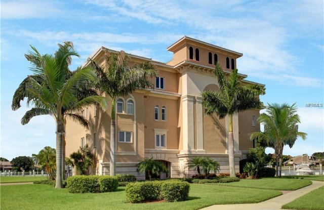 40 BAYVIEW COURT S - 40 Bayview Ct S, St. Petersburg, FL 33711