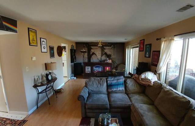 3 Bed Townhome in Shenandoah Neighborhood - Rent TBD Gallery 4