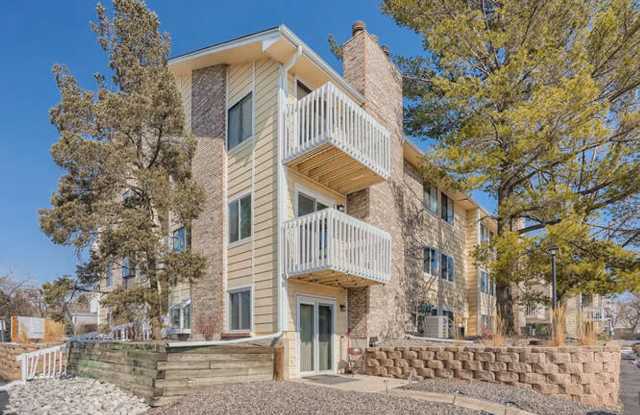 Beautiful 2 Bedroom- 2 Bath Condo (2nd floor) New paint! New Carpet! !!!!Move in Special!!!! photos photos
