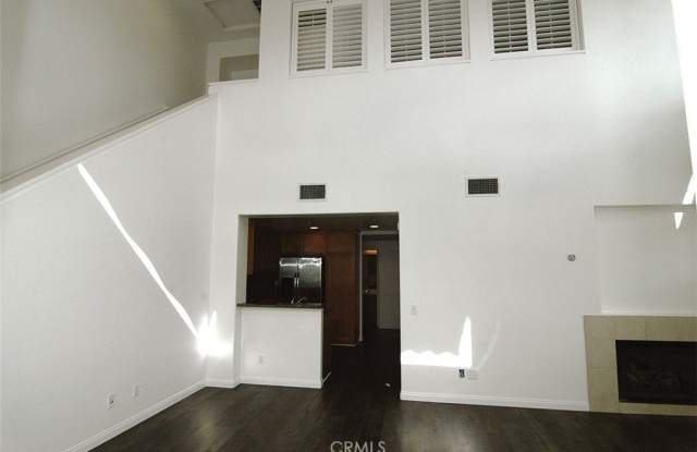 225 Lockford Gallery 2