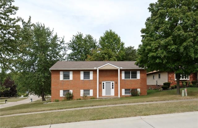 9817 Huntington Park Dr - 9817 Huntington Park Drive, Strongsville, OH 44136