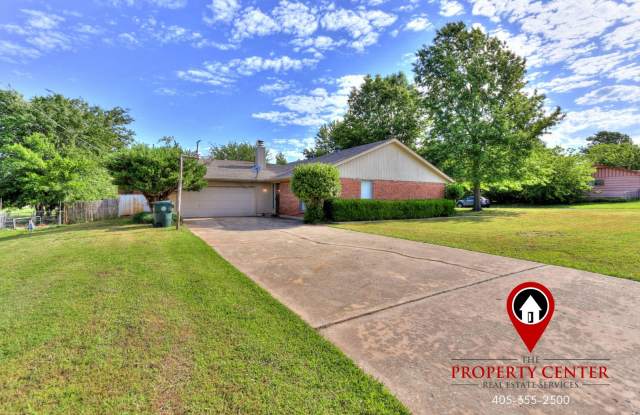 Calling all yard lovers, schedule a showing and fall in love with this beautiful Corner Lot in Midwest City! Gallery 1
