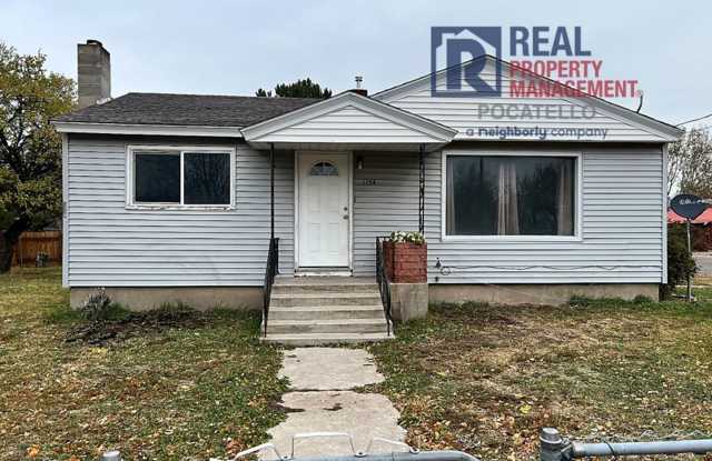 4 bedroom 2 bath - 1 Car Detached Garage - Small dog negotiable photos photos