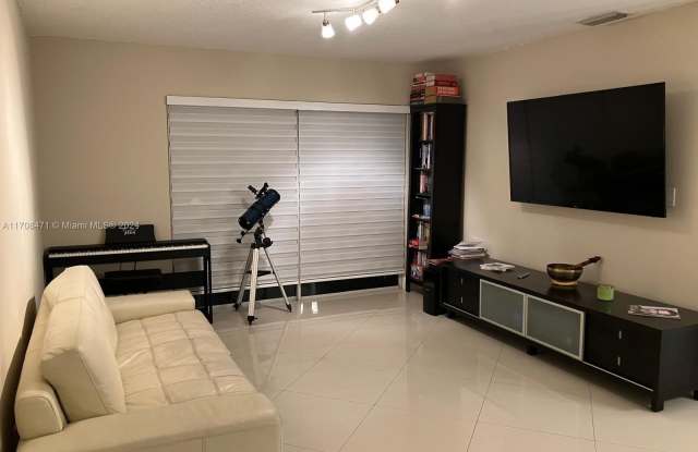 11250 SW 13th St photos photos