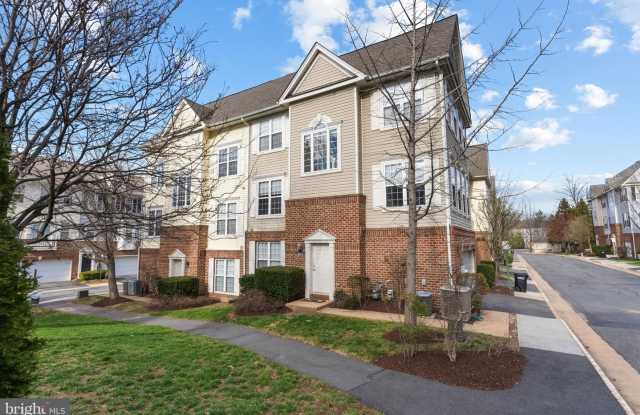 8074 NICOSH CIRCLE LN #50 - 8074 Nicosh Circle Lane, Merrifield, VA 22042