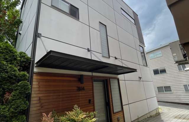 3bd/2.5ba Seattle Townhome - 7814 Stroud Avenue North, Seattle, WA 98103