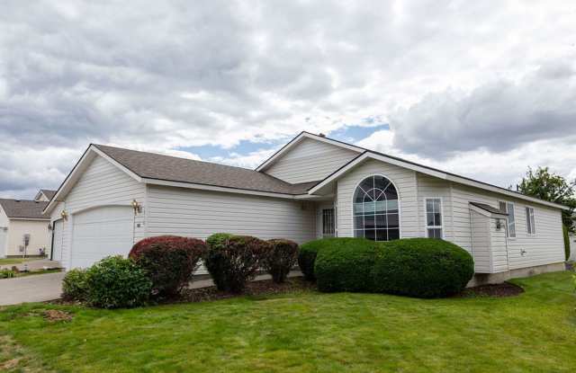 Single Story Home w/ HOA Provided Lawn Services photos photos