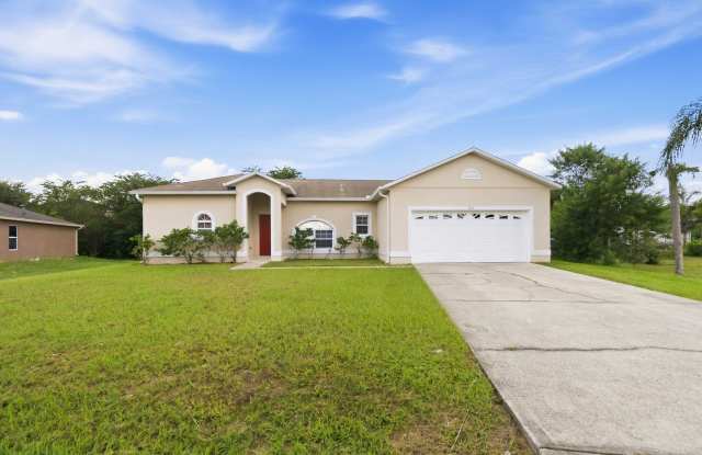 Poinciana Village Spacious 3-Bedroom Home | 2-Car Garage Gallery 3