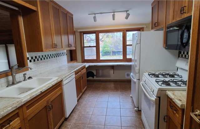 5828 Kellogg Avenue Gallery 2