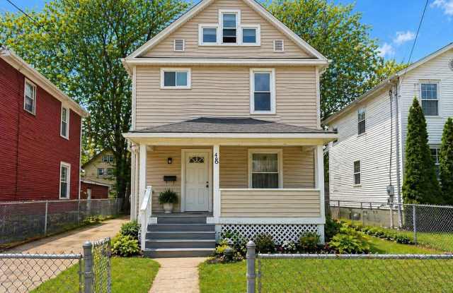 Spacious 4-Bedroom Home in Cleveland photos photos