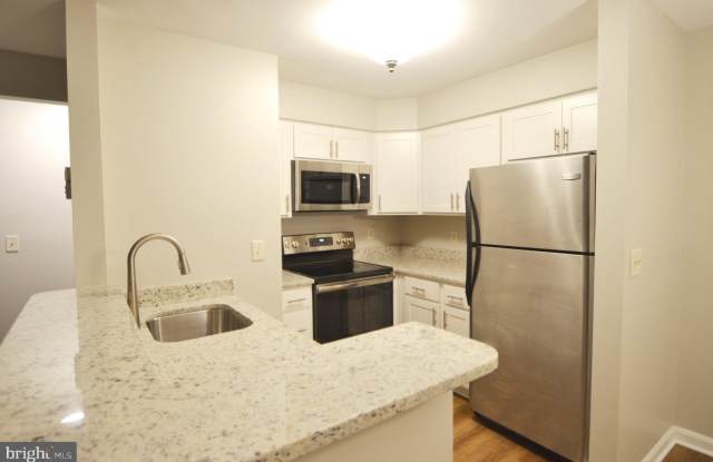 6920 MARY CAROLINE Circle Gallery 2