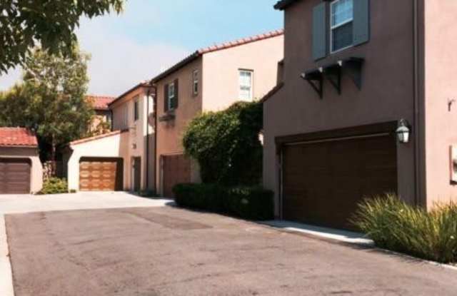 Detached Woodbury Home with Yard! - 79 Canal, Irvine, CA 92620