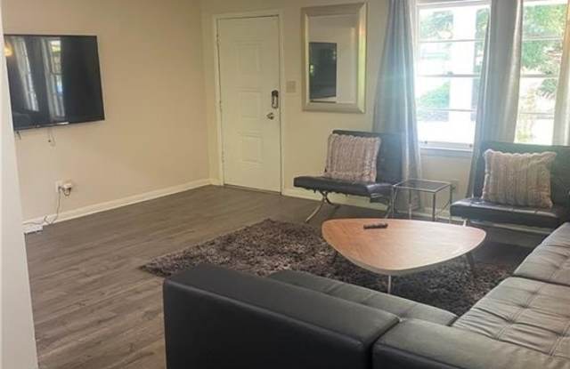 3328 Ferncliff Place NE Gallery 2