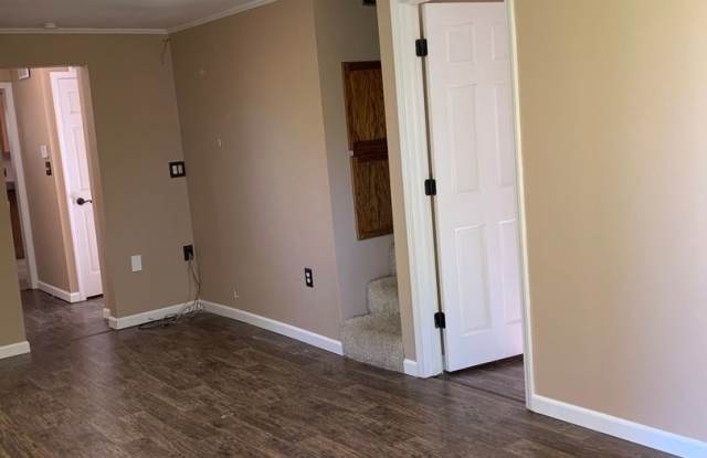 Cute 3 bedroom home with a loft and detached one car garage Gallery 3