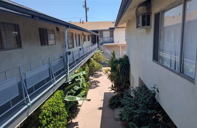 1365 Orange Grove Ave Gallery 2
