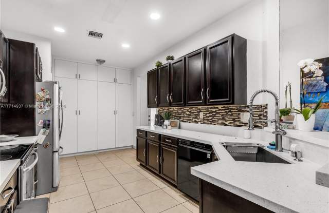 441 SE 30th Ter - 441 Southeast 30th Terrace, Homestead, FL 33033