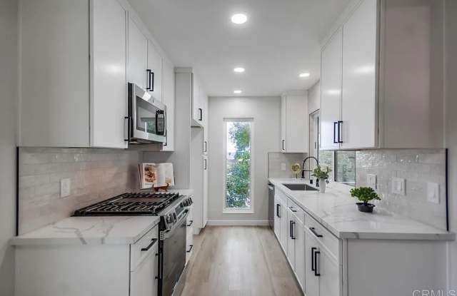 Fully Remodeled 2BR Condo with Designer Finishes in Casa Del Cerro photos photos