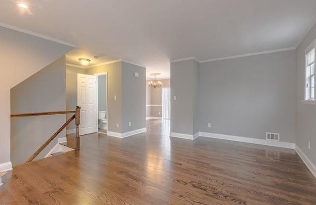 8 Cottage Ct Gallery 4