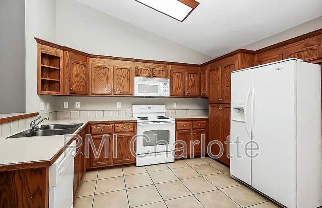 Room in 3 Bedroom Home at S Ridge Ave Gallery 3
