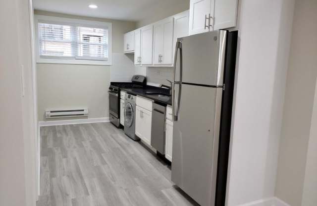 726 W Roscoe St SG - 726 West Roscoe Street, Chicago, IL 60657