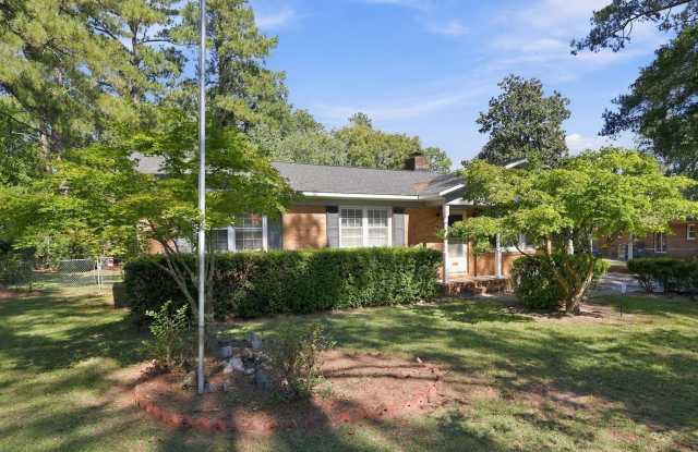 4 Br/2.5 Ba Home  - Split Floorplan; Open Spaces Gallery 4