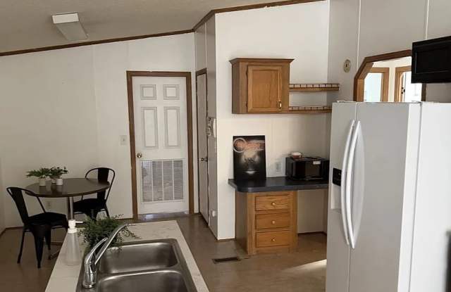 Room in 4 Bedroom Home in Leander Gallery 4